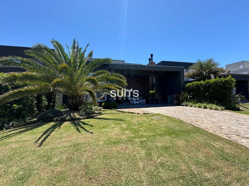 Excelente casa com linda vista para o lago no condomínio Riviera: 1ª foto da galeria de imagens do imóvel