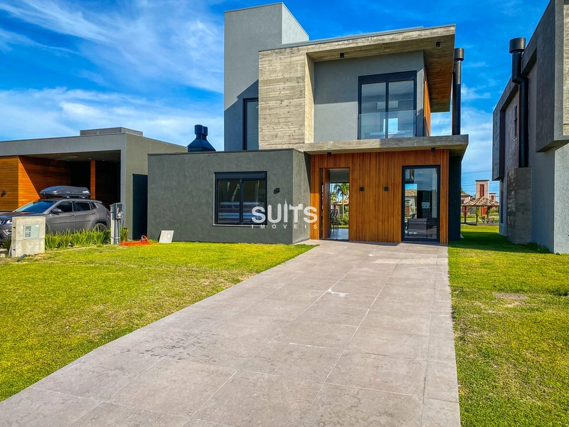 Excelente sobrado no condomínio Riviera na praia de Xangri-lá: 1ª foto da galeria de imagens do imóvel