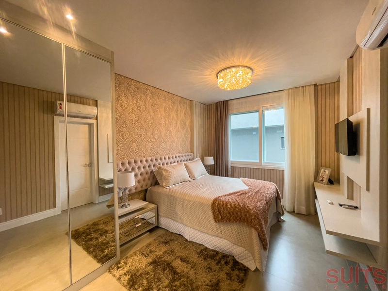 Linda mansão beira lago no condomínio Enseada: 30ª foto da galeria de imagens do imóvel