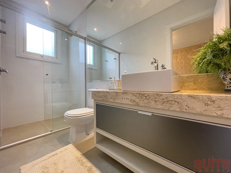 Linda mansão beira lago no condomínio Enseada: 33ª foto da galeria de imagens do imóvel