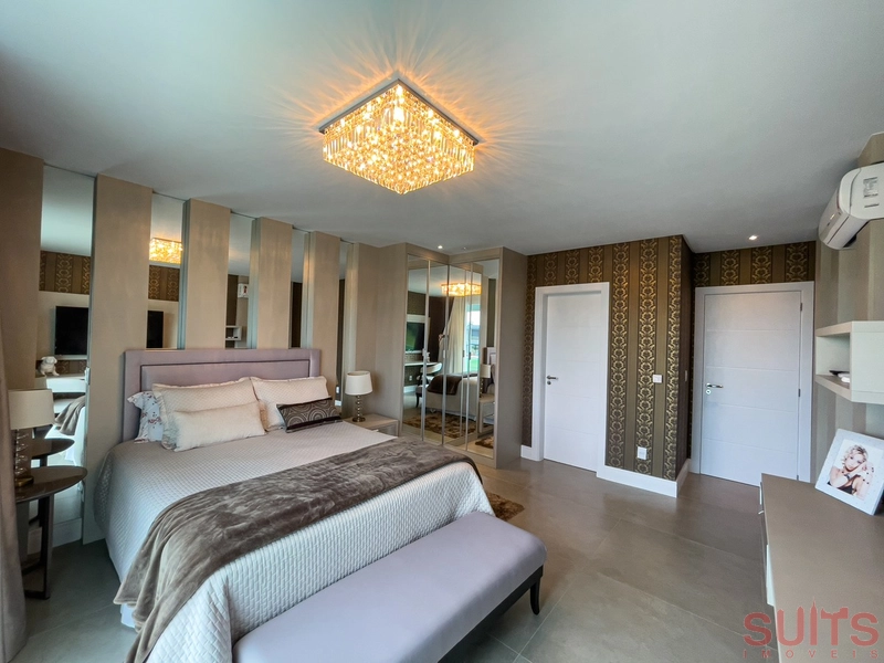 Linda mansão beira lago no condomínio Enseada: 36ª foto da galeria de imagens do imóvel