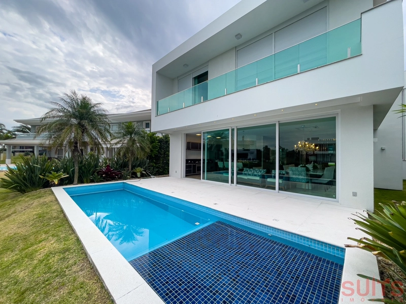 Linda mansão beira lago no condomínio Enseada: 17ª foto da galeria de imagens do imóvel