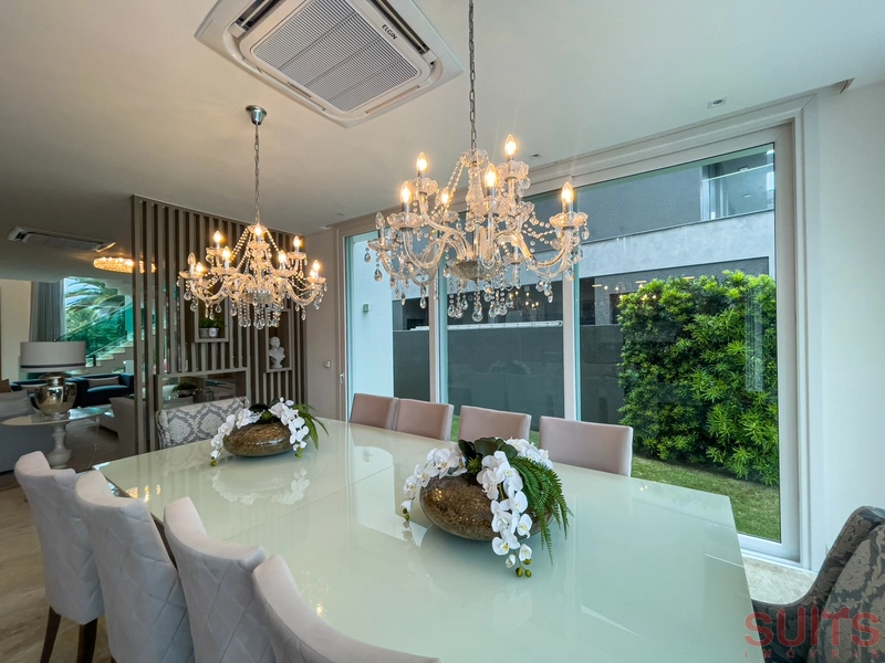 Linda mansão beira lago no condomínio Enseada: 14ª foto da galeria de imagens do imóvel