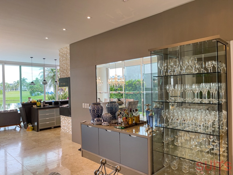 Linda mansão beira lago no condomínio Enseada: 11ª foto da galeria de imagens do imóvel