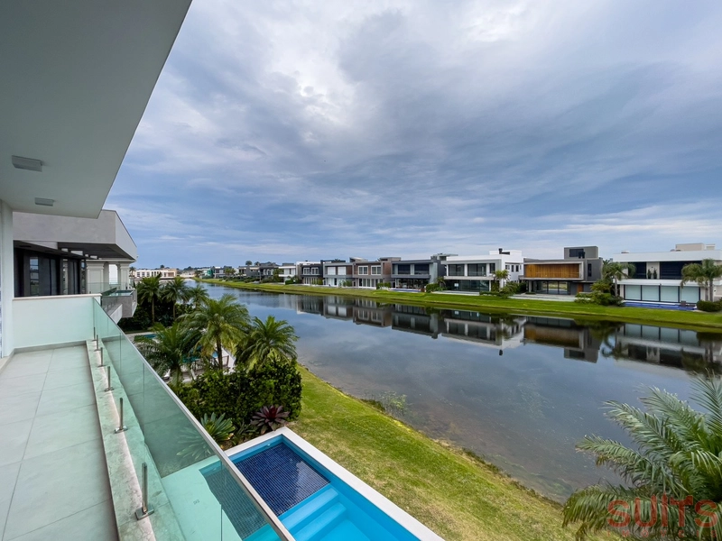 Linda mansão beira lago no condomínio Enseada: 39ª foto da galeria de imagens do imóvel