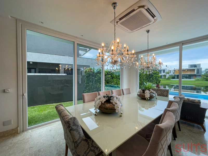 Linda mansão beira lago no condomínio Enseada: 13ª foto da galeria de imagens do imóvel