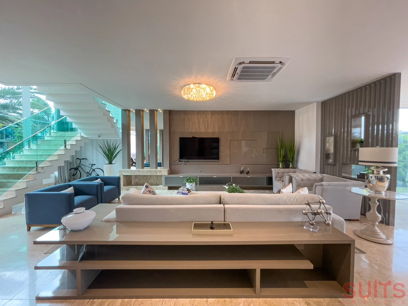 Linda mansão beira lago no condomínio Enseada: 6ª foto da galeria de imagens do imóvel