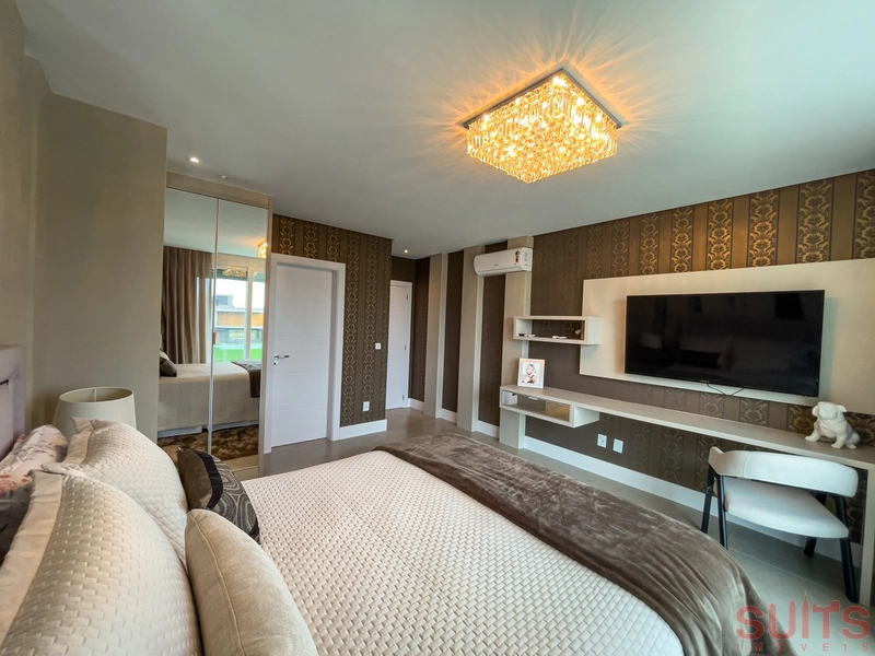 Linda mansão beira lago no condomínio Enseada: 37ª foto da galeria de imagens do imóvel