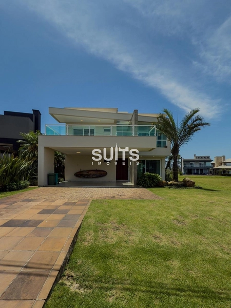 Excelente sobrado beira lago no condomínio Enseada: 1ª foto da galeria de imagens do imóvel