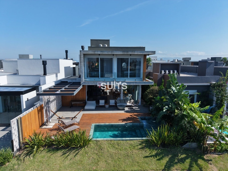 Excelente sobrado beira lago à venda no condomínio Riviera: 5ª foto da galeria de imagens do imóvel