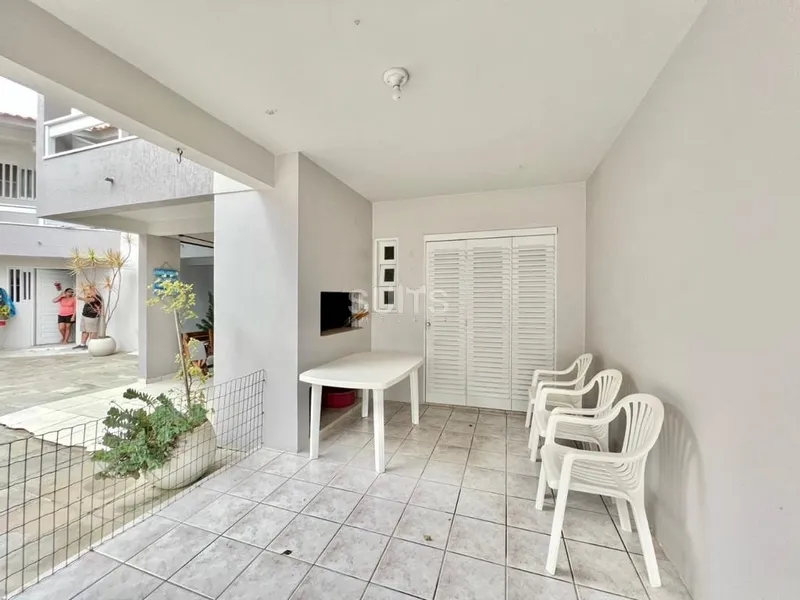 Excelente sobrado à 01 quadra do mar no Centro de Xangri-Lá: 3ª foto da galeria de imagens do imóvel