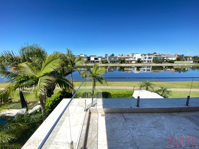 Magnífica mansão com 2 lotes no condomínio Bosques de Atlântida: 90ª foto da galeria de imagens do imóvel