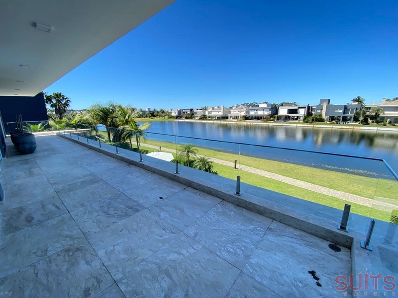 Magnífica mansão com 2 lotes no condomínio Bosques de Atlântida: 78ª foto da galeria de imagens do imóvel