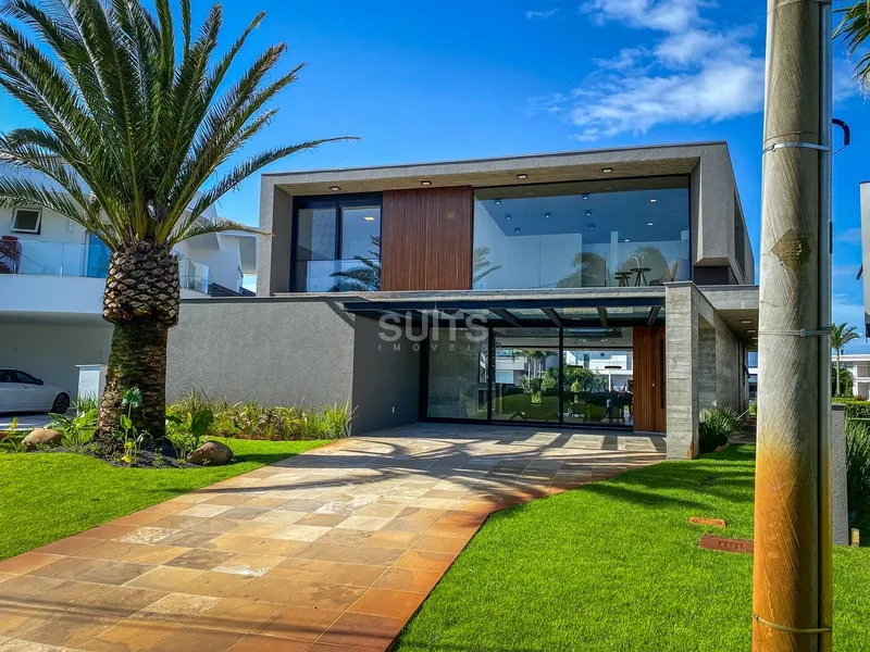 Excelente sobrado nas margens do lago no condomínio Enseada: 2ª foto da galeria de imagens do imóvel