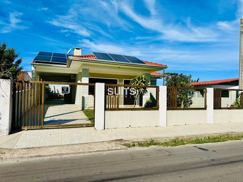 Excelente casa à venda na praia de Rainha do Mar em Xangri-Lá: 2ª foto da galeria de imagens do imóvel