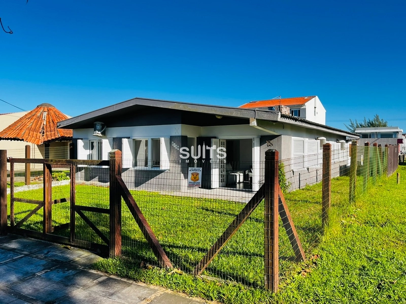 Casa em excelente localização próxima ao mar no Centro de Xangri-Lá: 1ª foto da galeria de imagens do imóvel