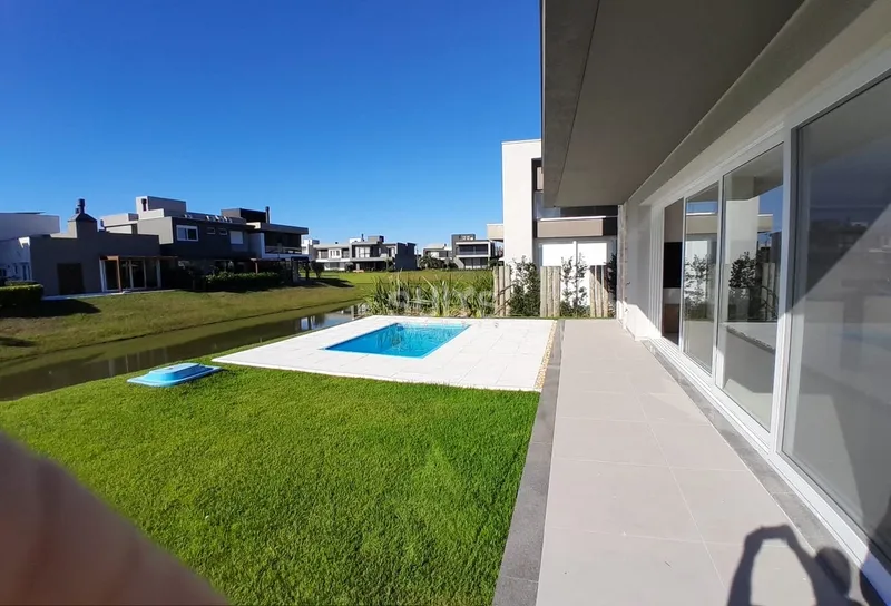 Sobrado beira lago no condomínio Capão Ilhas Resort: 6ª foto da galeria de imagens do imóvel