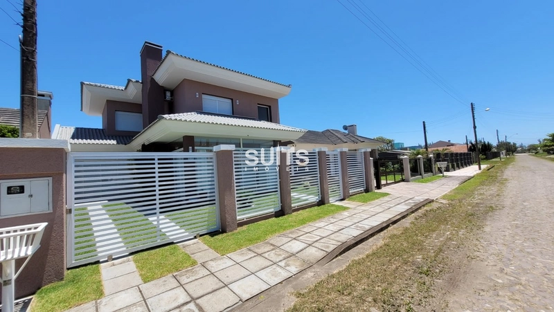 Excelente sobrado para quem procura espaço na praia de Noiva do Mar: 2ª foto da galeria de imagens do imóvel