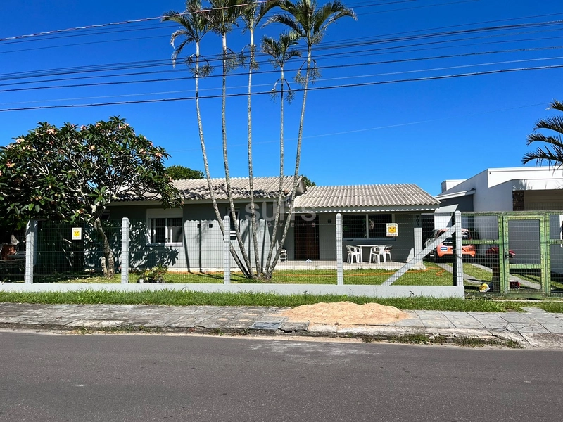 Excelente casa à venda em Atlântida : 1ª foto da galeria de imagens do imóvel