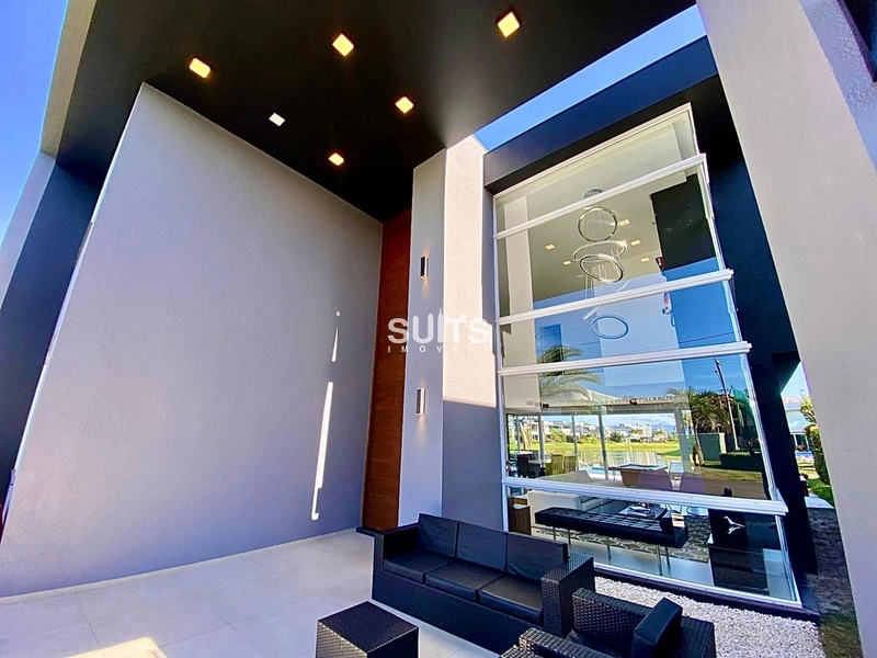 Excelente sobrado beira lago no Condomínio Enseada: 1ª foto da galeria de imagens do imóvel