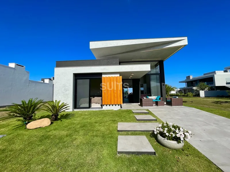 Excelente casa térrea de esquina, no condomínio Blue em Xangri-Lá: 1ª foto da galeria de imagens do imóvel