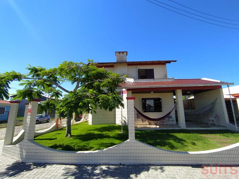 Excelente Sobrado à venda na praia de Atlântida Sul em Osório: 1ª foto da galeria de imagens do imóvel