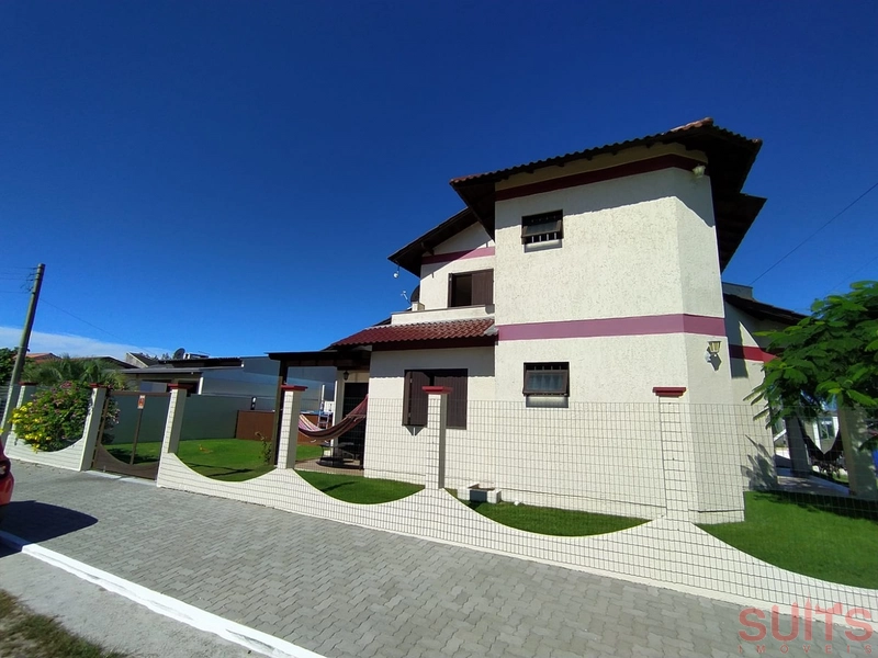 Excelente Sobrado à venda na praia de Atlântida Sul em Osório: 2ª foto da galeria de imagens do imóvel