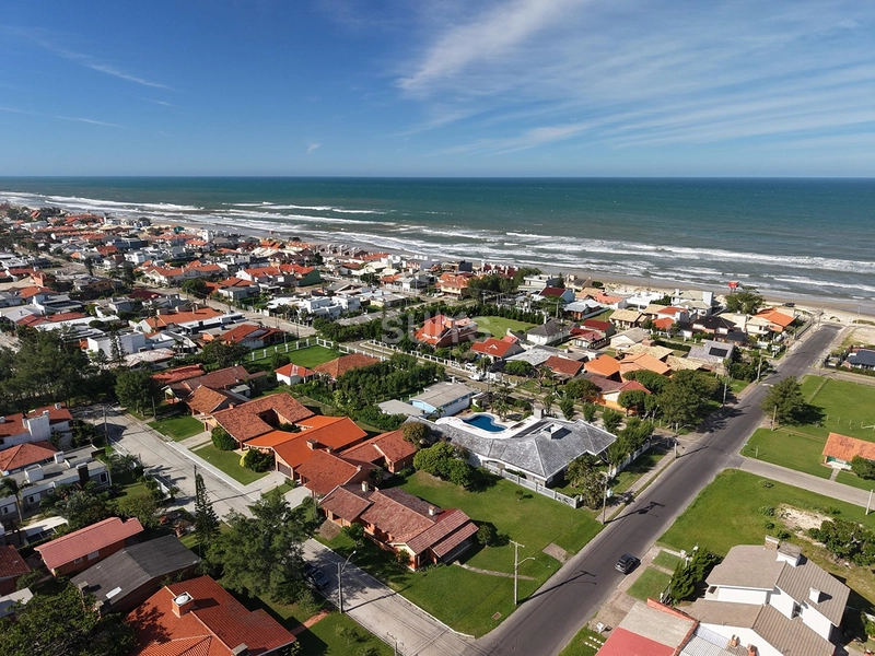Excelente casa à venda com 02 terrenos no Centro : 3ª foto da galeria de imagens do imóvel