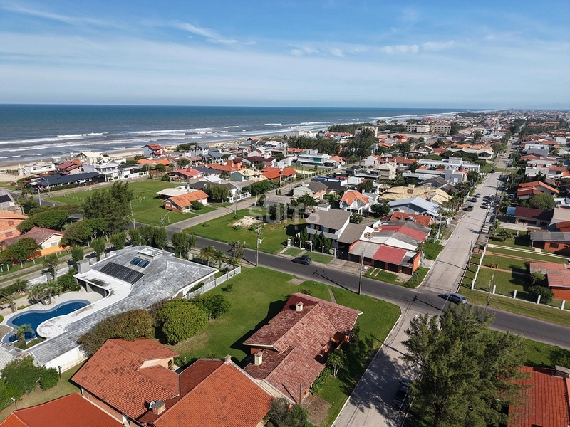 Excelente casa à venda com 02 terrenos no Centro : 1ª foto da galeria de imagens do imóvel