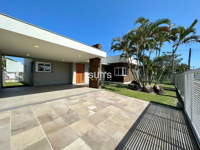 Excelente casa á 02 quadras do mar na praia de Atlântida: 1ª foto da galeria de imagens do imóvel