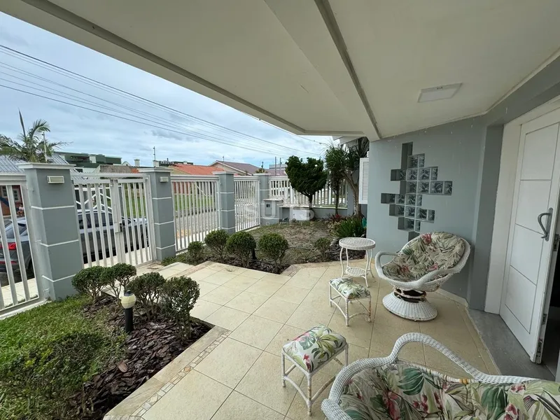 Excelente sobrado próximo do mar na praia de Rainha do Mar: 2ª foto da galeria de imagens do imóvel