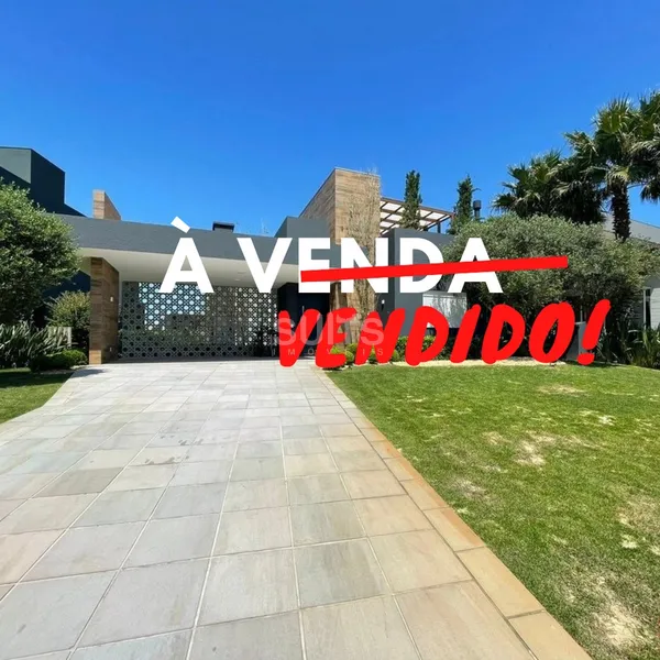 Incrível sobrado beira lago no condomínio Enseada: 1ª foto da galeria de imagens do imóvel