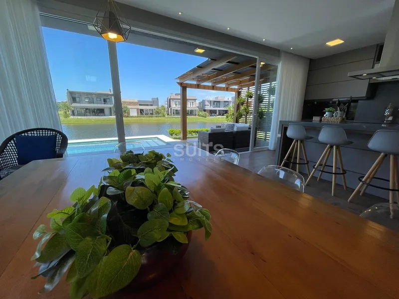 Incrível sobrado beira lago no condomínio Enseada: 8ª foto da galeria de imagens do imóvel