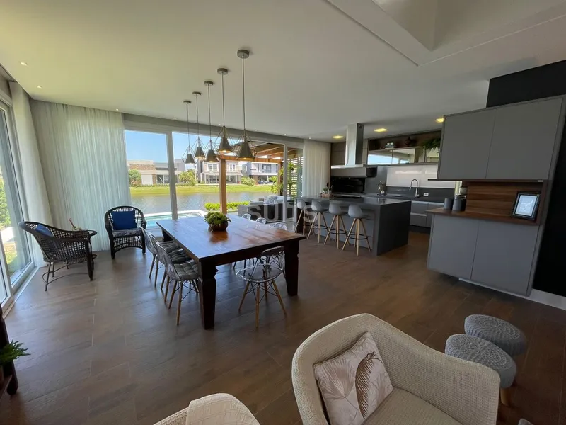 Incrível sobrado beira lago no condomínio Enseada: 6ª foto da galeria de imagens do imóvel