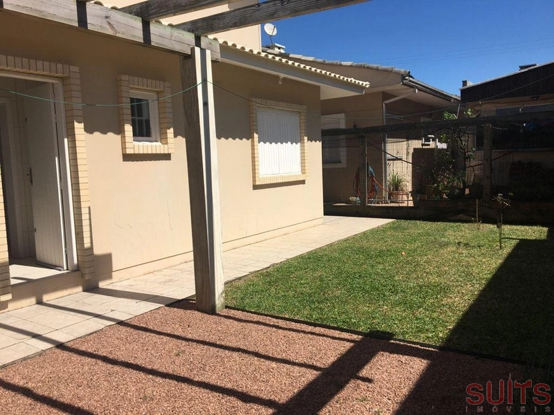 Excelente Sobrado próximo ao mar à venda na praia de Atlântida Sul: 3ª foto da galeria de imagens do imóvel