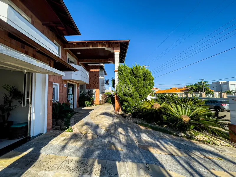 Incrível sobrado de esquina na praia de Atlântida em Xangri-Lá: 5ª foto da galeria de imagens do imóvel