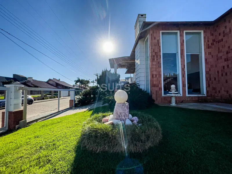 Incrível sobrado de esquina na praia de Atlântida em Xangri-Lá: 3ª foto da galeria de imagens do imóvel