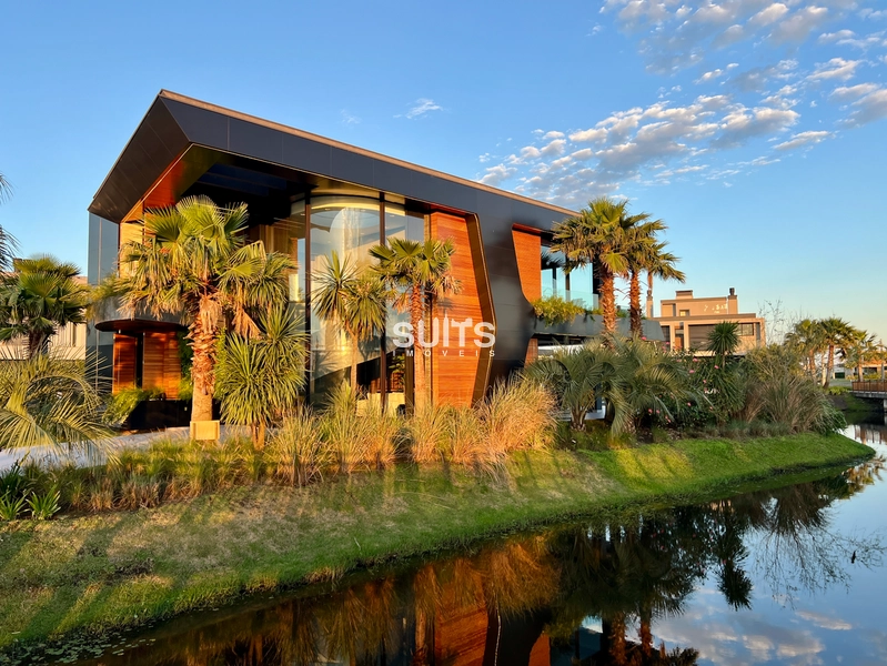 Belíssima mansão beira lago no condomínio Sense: 11ª foto da galeria de imagens do imóvel