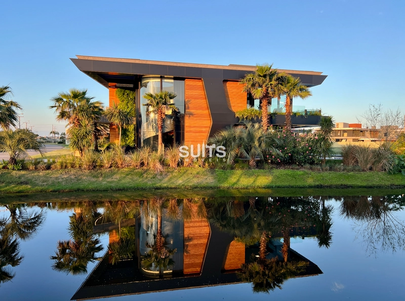 Belíssima mansão beira lago no condomínio Sense: 15ª foto da galeria de imagens do imóvel