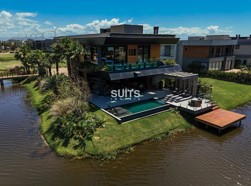 Belíssima mansão beira lago no condomínio Sense: 23ª foto da galeria de imagens do imóvel