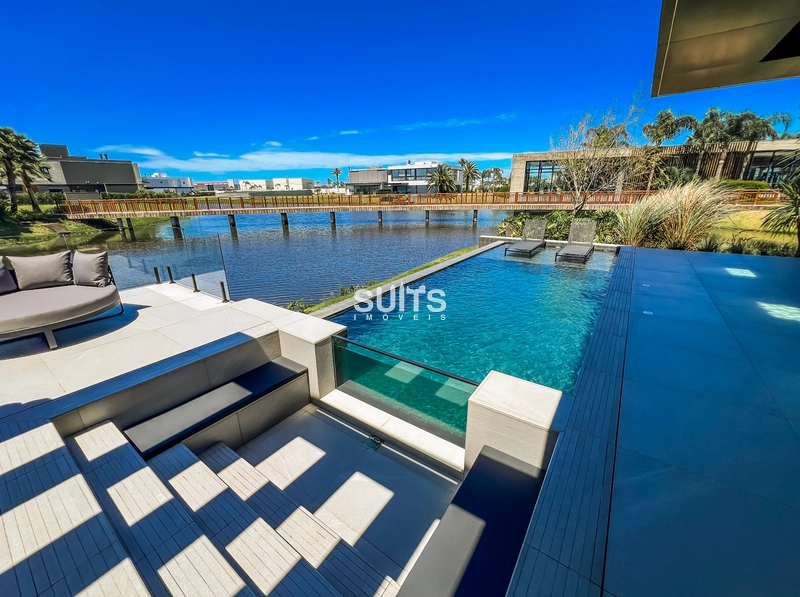 Belíssima mansão beira lago no condomínio Sense: 75ª foto da galeria de imagens do imóvel