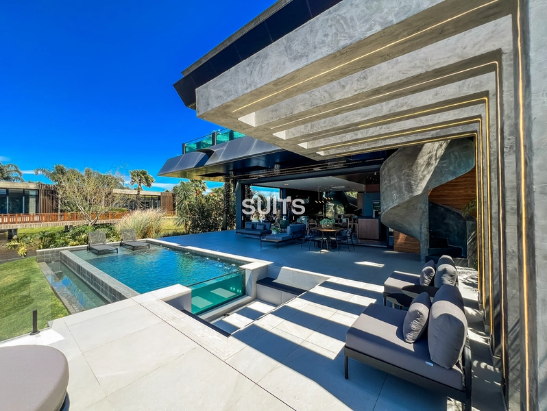 Belíssima mansão beira lago no condomínio Sense: 72ª foto da galeria de imagens do imóvel