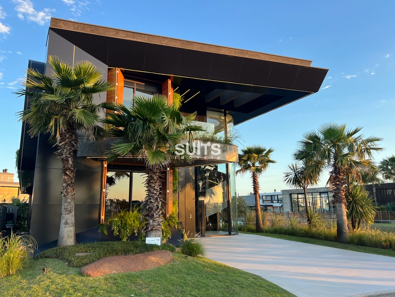 Belíssima mansão beira lago no condomínio Sense: 6ª foto da galeria de imagens do imóvel