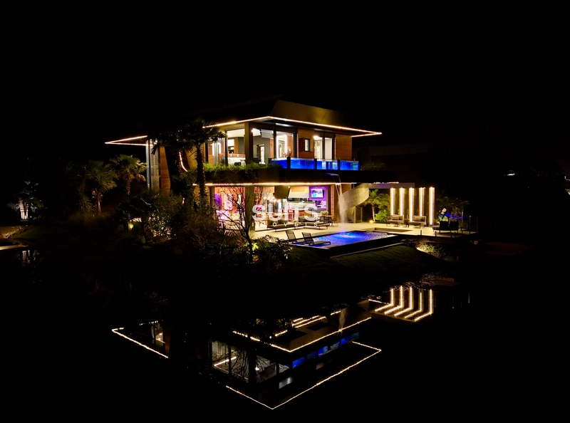 Belíssima mansão beira lago no condomínio Sense: 24ª foto da galeria de imagens do imóvel