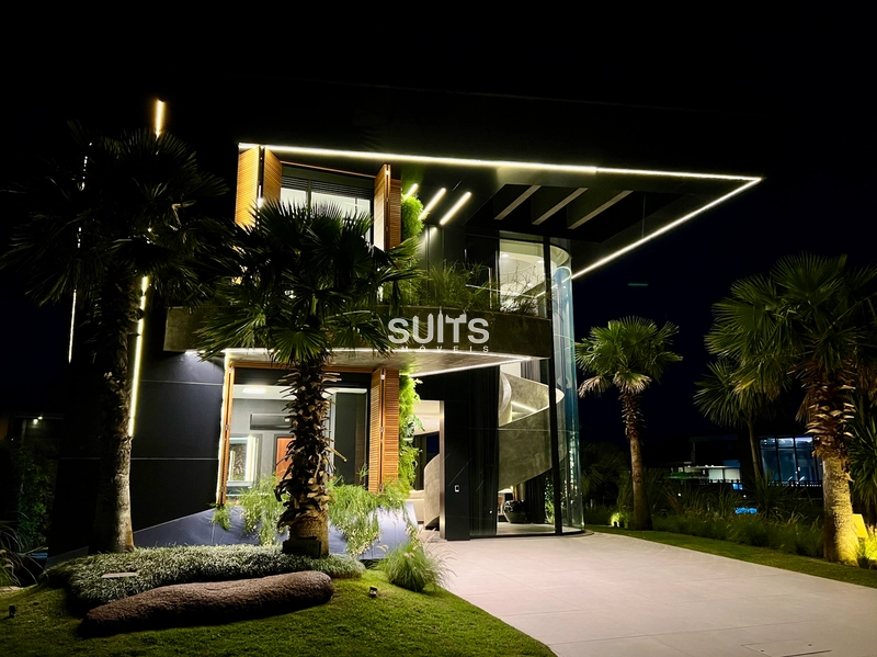 Belíssima mansão beira lago no condomínio Sense: 7ª foto da galeria de imagens do imóvel