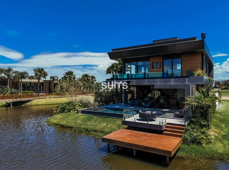 Belíssima mansão beira lago no condomínio Sense: 26ª foto da galeria de imagens do imóvel