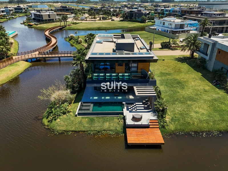 Belíssima mansão beira lago no condomínio Sense: 19ª foto da galeria de imagens do imóvel