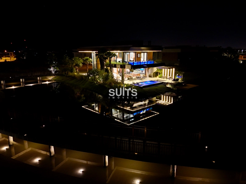 Belíssima mansão beira lago no condomínio Sense: 18ª foto da galeria de imagens do imóvel