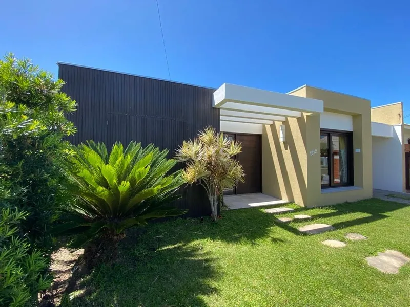 Excelente Casa Térrea no Centro da Praia de Xangri-Lá: 2ª foto da galeria de imagens do imóvel