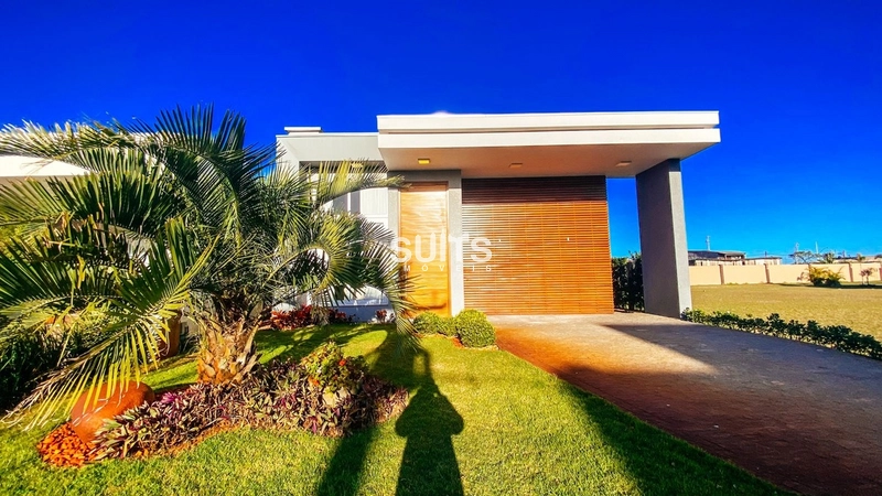 Casa térrea no condomínio Riviera: 1ª foto da galeria de imagens do imóvel